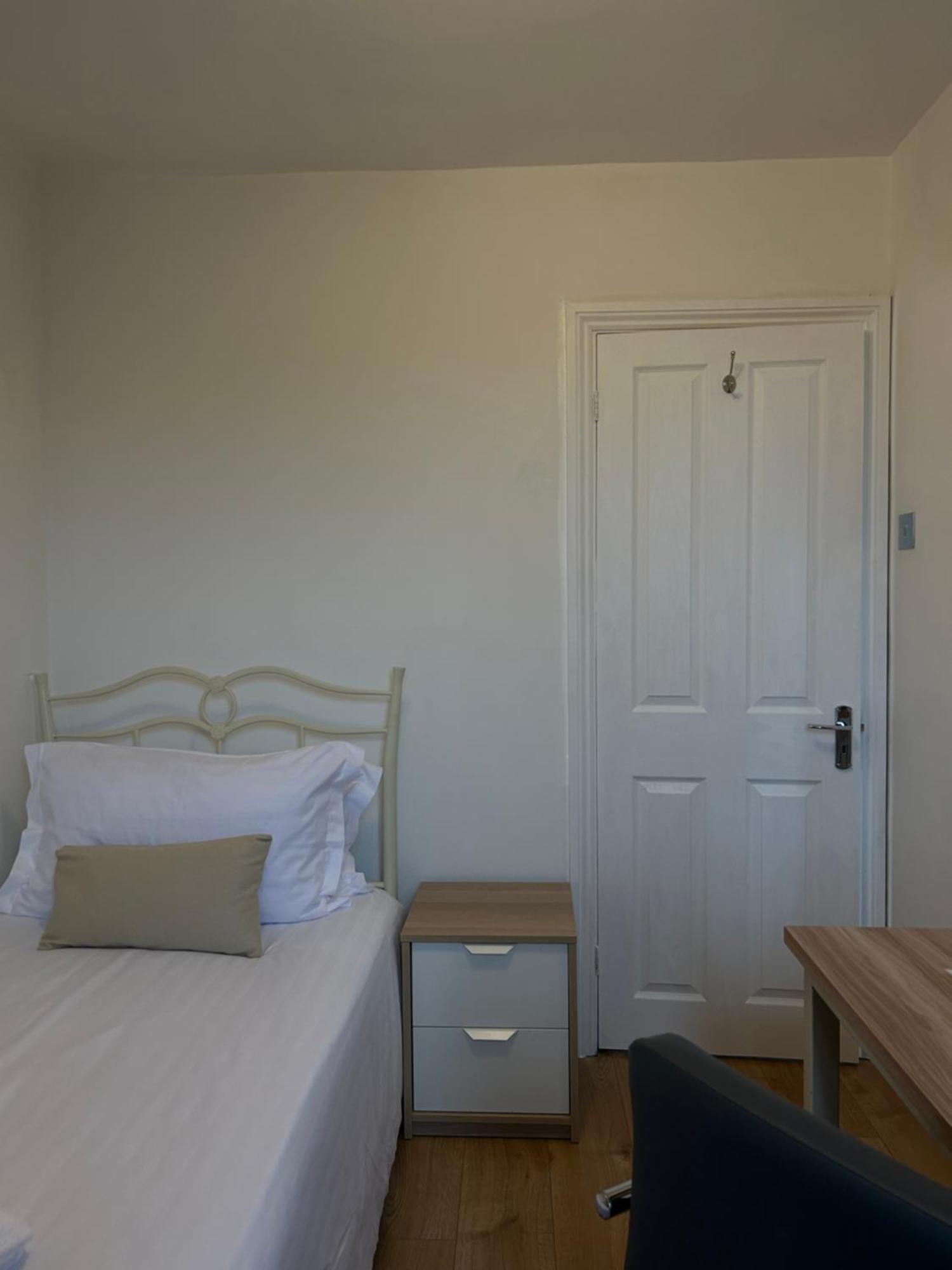 No6 Overnight Stays Free Onsite Parking Hindlip Exterior foto